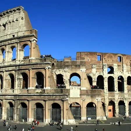 Central Palace Colosseum B&B *